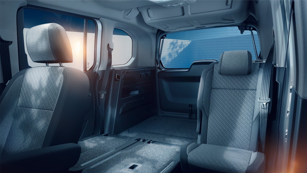 Pogled iznutra na Opel Combo sa sklopivim sjedalima